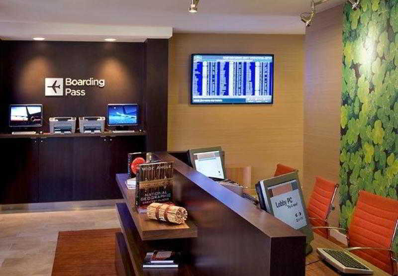 コートヤード ニューアーク リバティー インターナショナル エアポート エクステリア 写真
